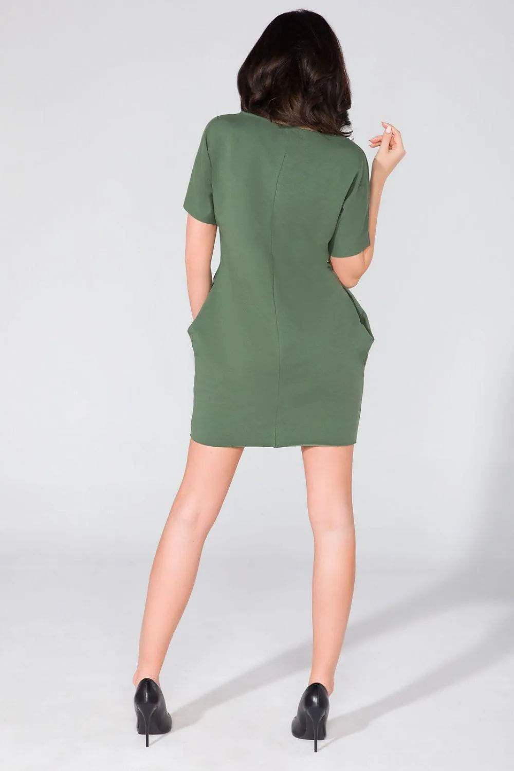 Chic Casual Daydress with Functional Pockets and Trendy Raw Hem