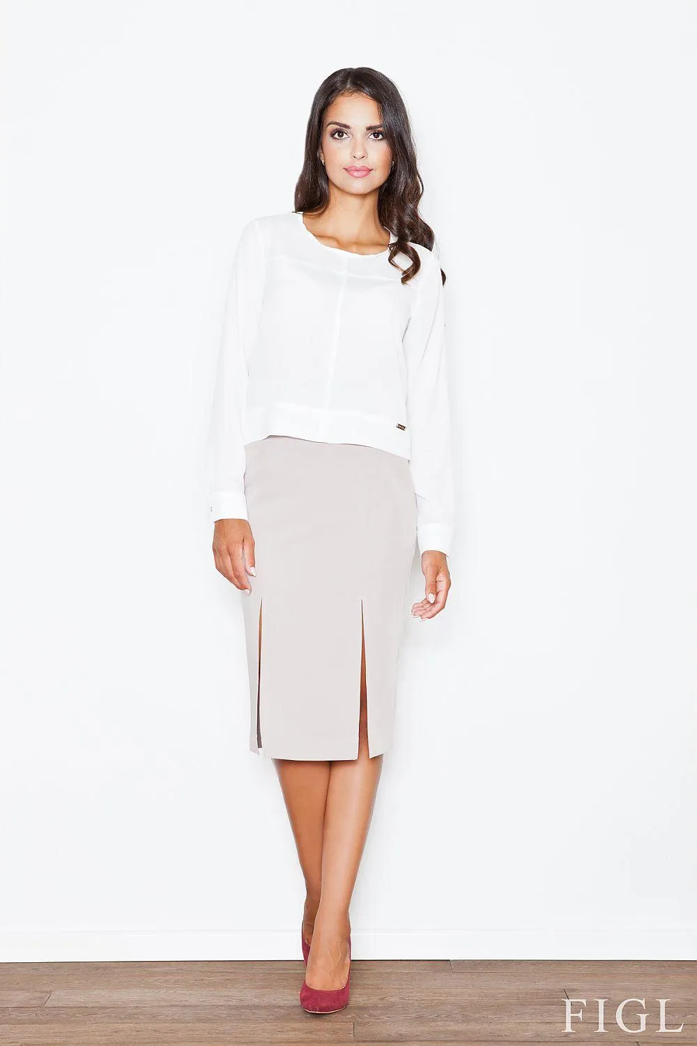 Chic High-Waisted Skirt with Eye-Catching Front Slits