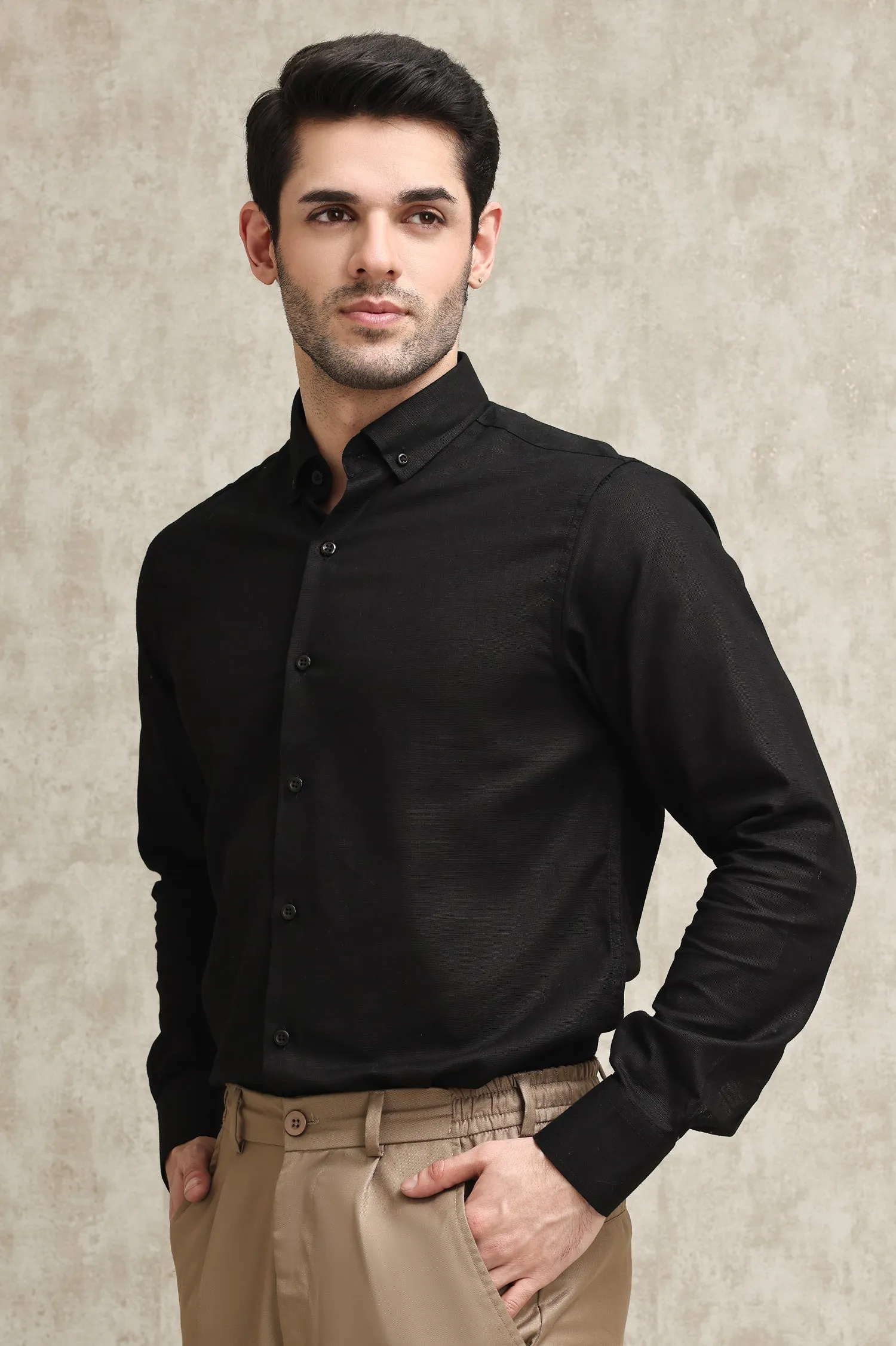 TAILORED CLASSIC BUTTON-DOWN SHIRT-BLACK